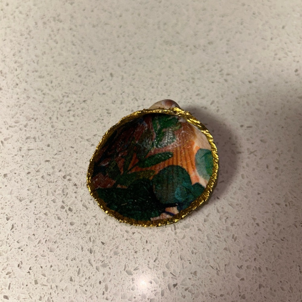 Small Cockle Shells with Pattern - Picture 3 of 6